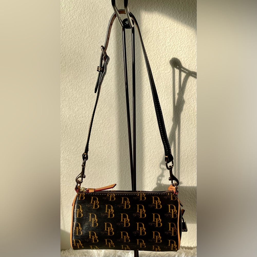 Dooney & Bourke Mini Barrel Signature Purse - Picture 4 of 11
